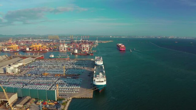 4K Resolution Car warehouse loading to Roll on Roll off Ship for Carrier to world market.