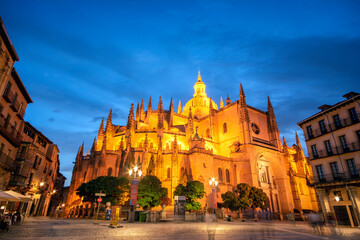 Fototapeta na wymiar Night view of the cathedral of Segovia illuminated.