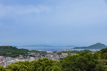 Fototapeta na wymiar 愛媛　松山城から見る松山市街の街並みと松山港