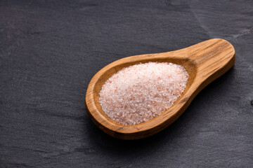 Himalayan pink salt - Fine crystals in the spoon
