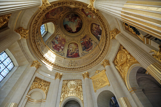 Golden ceiling decoration - Dome des Invalides - Paris, France