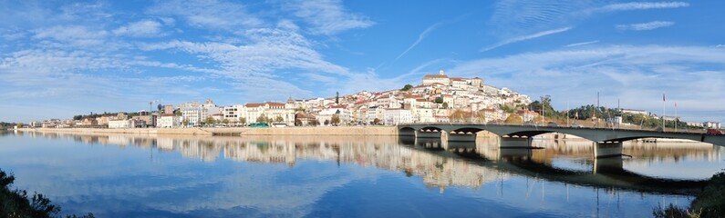 Fototapeta na wymiar Beautiful Coimbra river side view