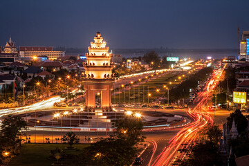 Independence Monument in Phnom Penh, Cambodia, Southeast Asia - obrazy, fototapety, plakaty