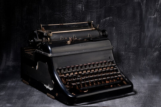 old vintage tyoewriter antique