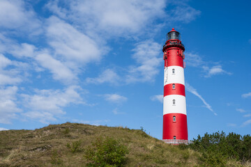 Nordseeinsel Amrum, in den D&uuml;nen der Leuchtturm vor blauem Himmel