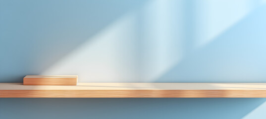 tablette blanche sur un mur bleu avec lumière du jour pour présentation de produit