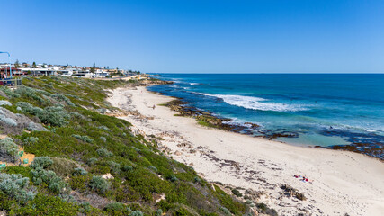 Fototapeta na wymiar Western Australian coastline with clear blue water along the shore