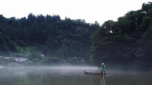 奥只見 只見川 霧幻峡の渡し 只見線 雲海 和船 日本の原風景 ドローン動画素材【福島県・奥会津・金山町/只見町】