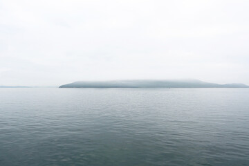 高松から小豆島へいくフェリーから見える瀬戸内の島々
