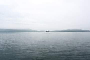 高松から小豆島へいくフェリーから見える瀬戸内の島々