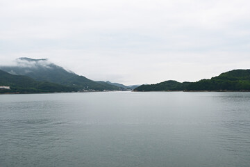 高松から小豆島へいくフェリーから見える瀬戸内の島々