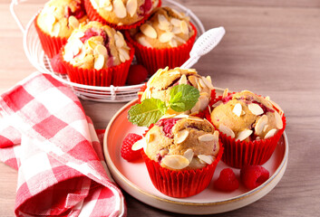 Low fat wholemeal muffins with raspberry