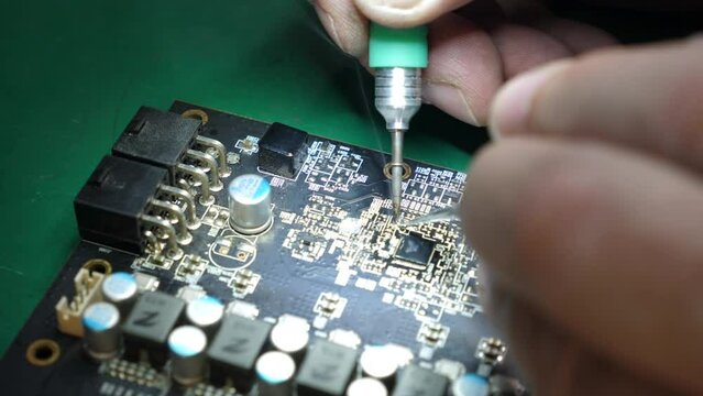 Desoldering the chip using a C115 soldering iron. Maintenance and repair of computer equipment.