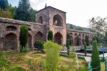 Obraz premium Pari Mahal or Peer Mahal, also known as The Palace of Fairies, is a seven-terraced Mughal garden located at the top of Zabarwan mountain range, overlooking the city of Srinagar.