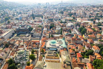 Obraz premium Bascarsija old bazaar streets with Gazi Husrev-beg Mosque and downtown in the background, aerial view, Sarajevo, Bosnia and Herzegovina