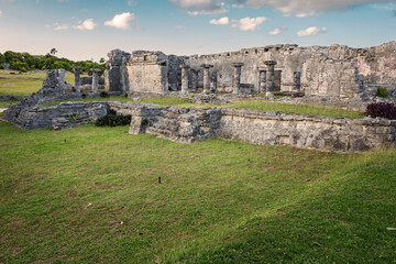 Fototapeta na wymiar Tulum, Mexico, Dez 2017. The Palace of the Great Lord. The main facade has a portico with entrances, columns and pilaster, the widest structure in Tulum, where Halach Uinic or Great Lord lived. 