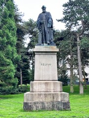 Monument of Lord Kelvin, defined thermodynamic temperature