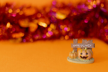 オレンジ背景とハロウィンのイメージ