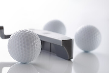 ゴルフイメージ　ゴルフボールやゴルフクラブ