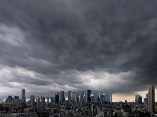 Dark clouds spread over Shinjuku's skyscrapers, photographed on 2023/08/01 12:14.