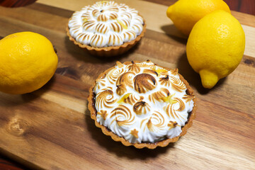 レモンタルトのデコレーションケーキ、メレンゲのムース