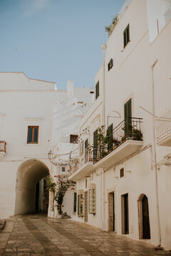 Fototapeta Narrow streets of Ostuni, Italy