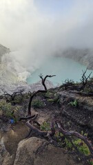 インドネシア　ジャワ島、ブロモ山　火口湖