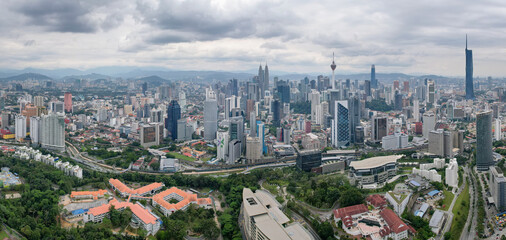 Obraz premium Panoramic aerial view of Kuala Lumpur on cloudy day, Malaysia.