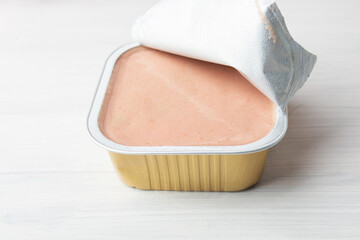 Dog canned food, cat and dog feed, organic nutrition, natural pet wet meal