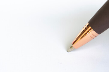 Close-up of pen on white notepad with customizable space for text or ideas. Close up and copy space.