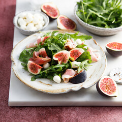Arugula salad with figs and mozzarella cheese