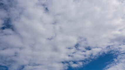 Obraz premium Clouds on the blue sky