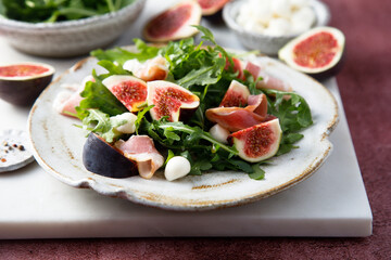 Arugula salad with figs and mozzarella cheese