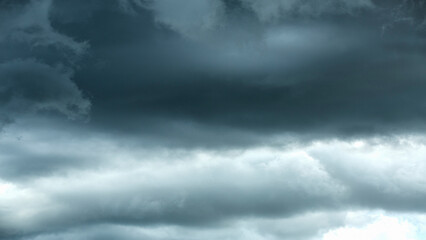 Obraz premium Dramatic thunderstorm clouds passing by
