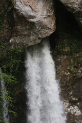 Fototapeta na wymiar Cascada Cueva Covadonga