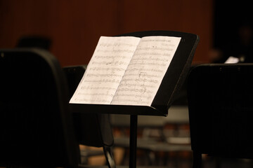 보면대 위 악보