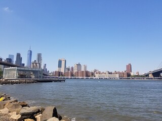 Fototapeta premium city bridge and city skyline of Manhattan