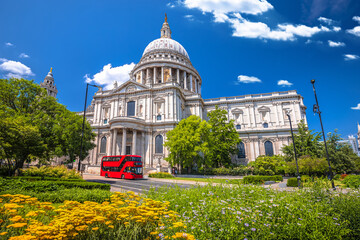 Saint Paul's Cathedral in London street view