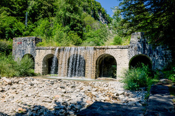Fototapeta na wymiar La Rivière Gryonne à Bex en Suisse