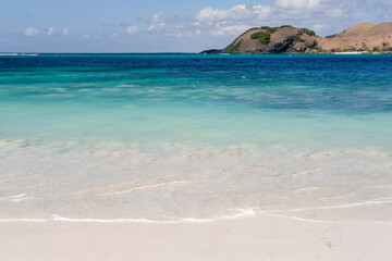 beach with sky and sea, sand dunes and beach, beach in the morning, beach with island, view of the sea from the beach, sand beach and sea, sand beach with waves, waves on the beach, sand and sea