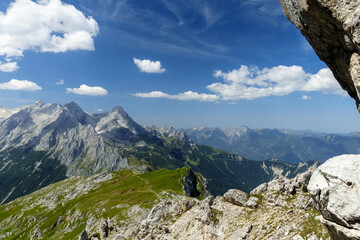 Wettersteingebirge mit Blick zur Alpspitze