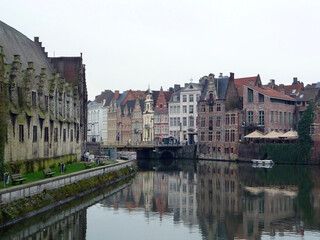 Fototapeta na wymiar Canal in the old town of Gent, Belgium