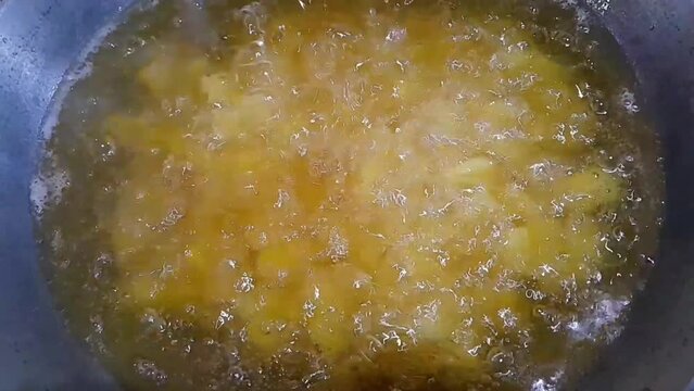 fried potatoes in a pan