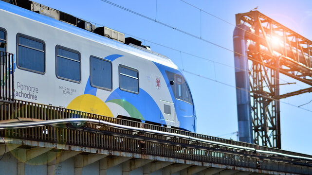 Szczecin, Poland. 7 September 2023. Regional train on the viaduct