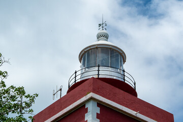 Phare de la caravelle (Martinique), ciel bleu nuageux