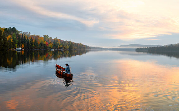 People are boating on Caribou Lake on a fogy morning	
