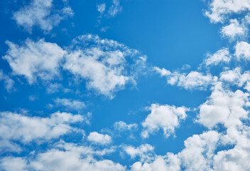 鮮かな青空と秋の雲