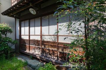 古い日本家屋の縁側