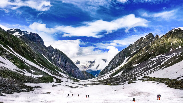 Crossing over to Spiti valley through Hampta Pass: A journey through the Himalayas