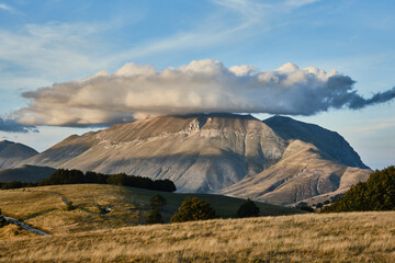 Fine estate nel Parco Nazionale dei Monti Sibillini - Castelluccio di Norcia - Umbria e Marche